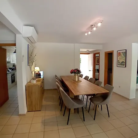 10 People, 150 M From The Sea, Pool And Garden Βίλα