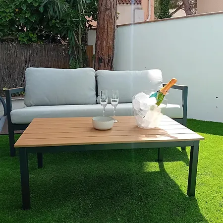 10 People, 150 M From The Sea, Pool And Garden *