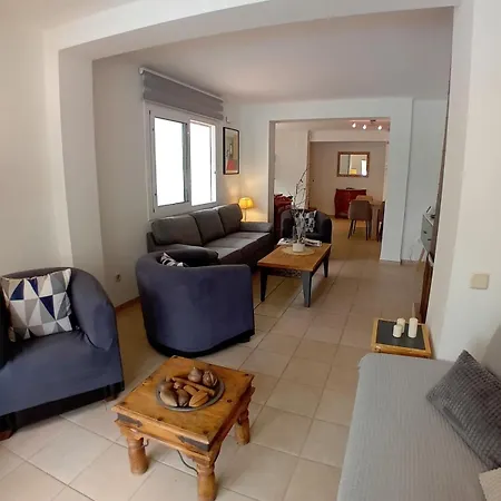 10 People, 150 M From The Sea, Pool And Garden