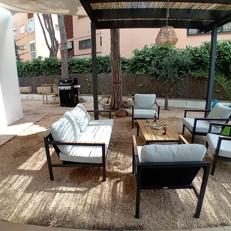 10 People, 150 M From The Sea, Pool And Garden