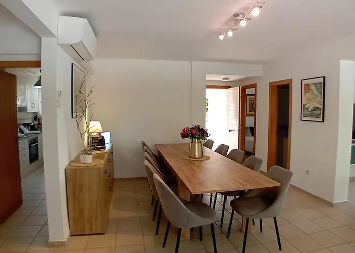 10 People, 150 M From The Sea, Pool And Garden Villa