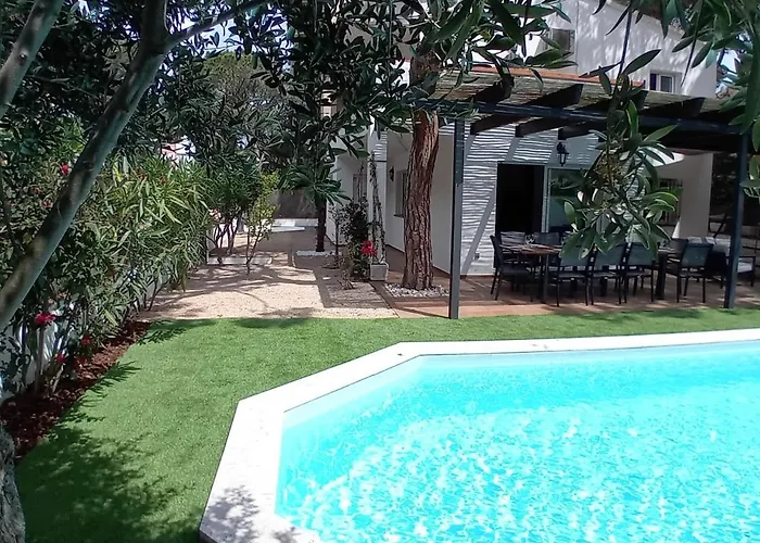 10 People, 150 M From The Sea, Pool And Garden * פלטחה ד'ארו