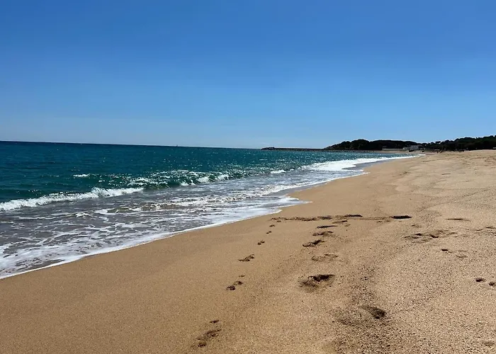 10 People, 150 M From The Sea, Pool And Garden וילה