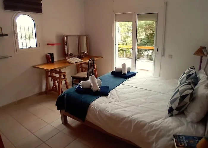 10 People, 150 M From The Sea, Pool And Garden וילה *