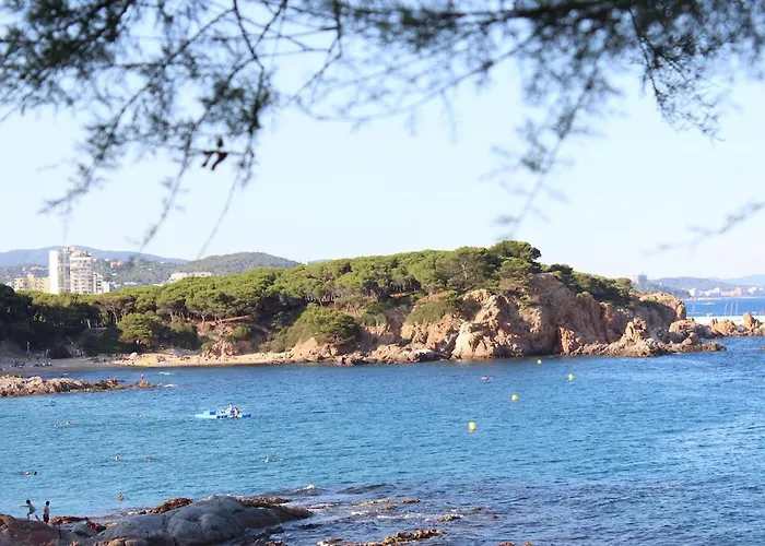 10 People, 150 M From The Sea, Pool And Garden