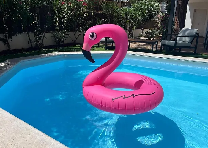 10 People, 150 M From The Sea, Pool And Garden *