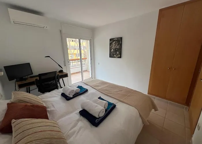 10 People, 150 M From The Sea, Pool And Garden Villa