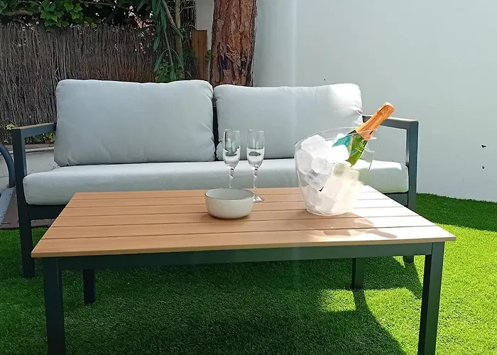 10 People, 150 M From The Sea, Pool And Garden *