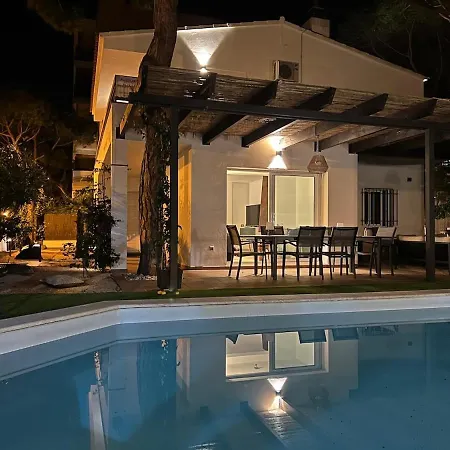 ヴィラ 10 People, 150 M From The Sea, Pool And Garden プラヤ・デアロ