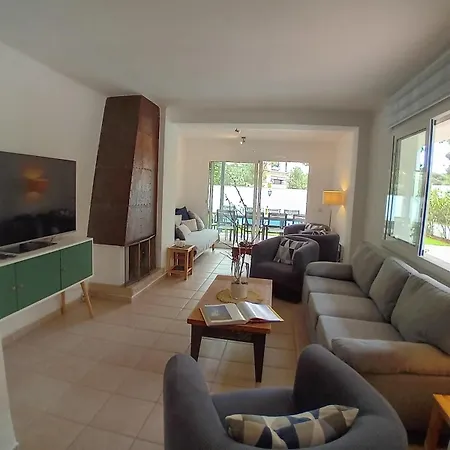 ヴィラ 10 People, 150 M From The Sea, Pool And Garden プラヤ・デアロ