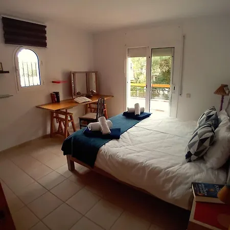 10 People, 150 M From The Sea, Pool And Garden Vila *