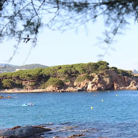 10 People, 150 M From The Sea, Pool And Garden