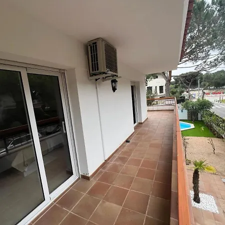 10 People, 150 M From The Sea, Pool And Garden *