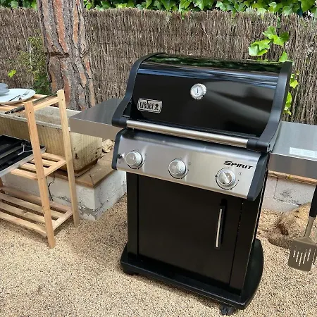 10 People, 150 M From The Sea, Pool And Garden