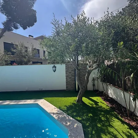 10 People, 150 M From The Sea, Pool And Garden *