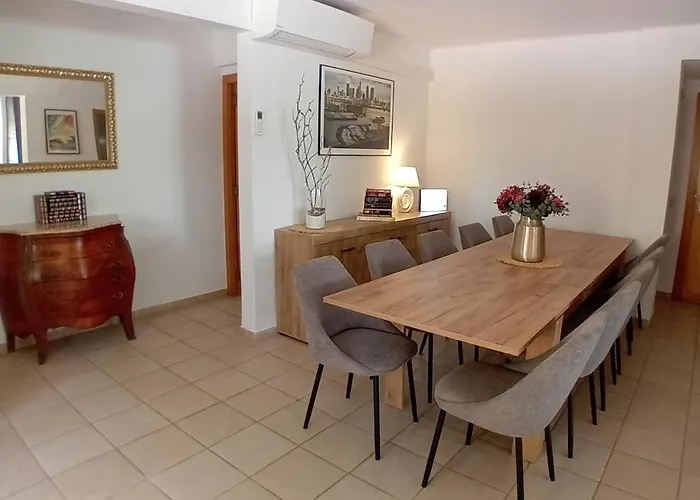 10 People, 150 M From The Sea, Pool And Garden *