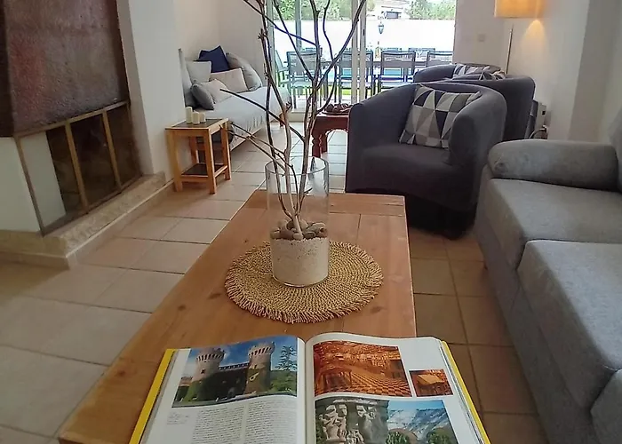 10 People, 150 M From The Sea, Pool And Garden