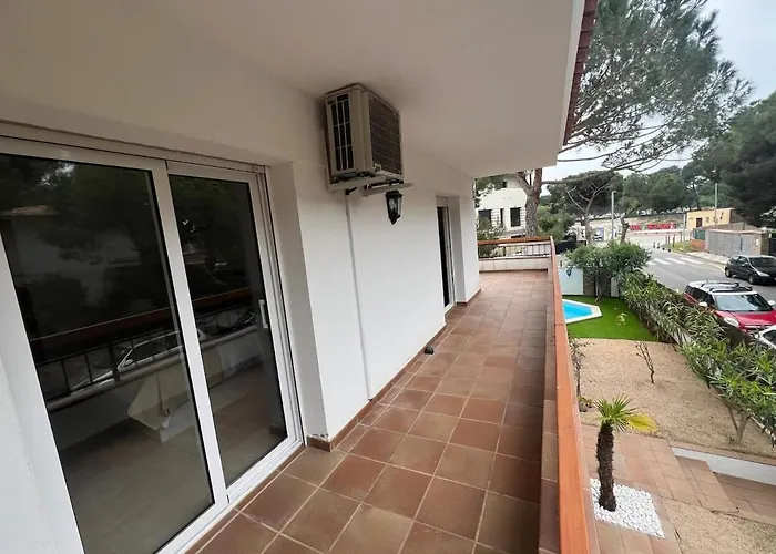 10 People, 150 M From The Sea, Pool And Garden *