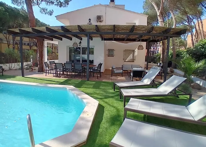 10 People, 150 M From The Sea, Pool And Garden